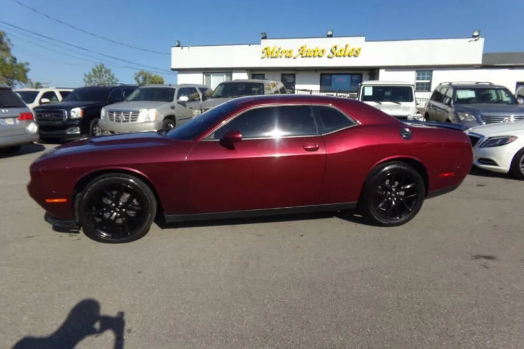 2019 Dodge Challenger SXT photo 1
