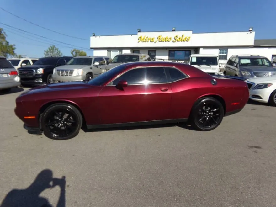 2019 Dodge Challenger SXT photo 1