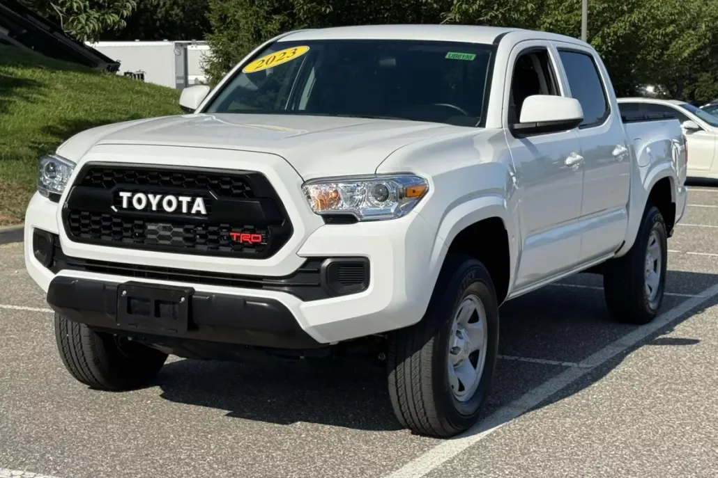 2023 Toyota Tacoma SR Double Cab V6 photo 1