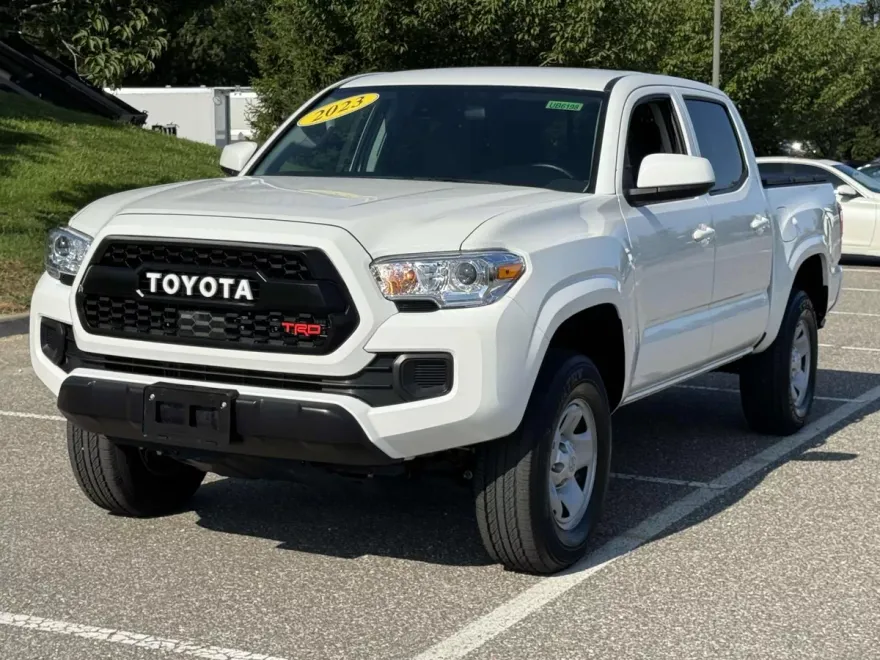 2023 Toyota Tacoma SR Double Cab V6 photo 1