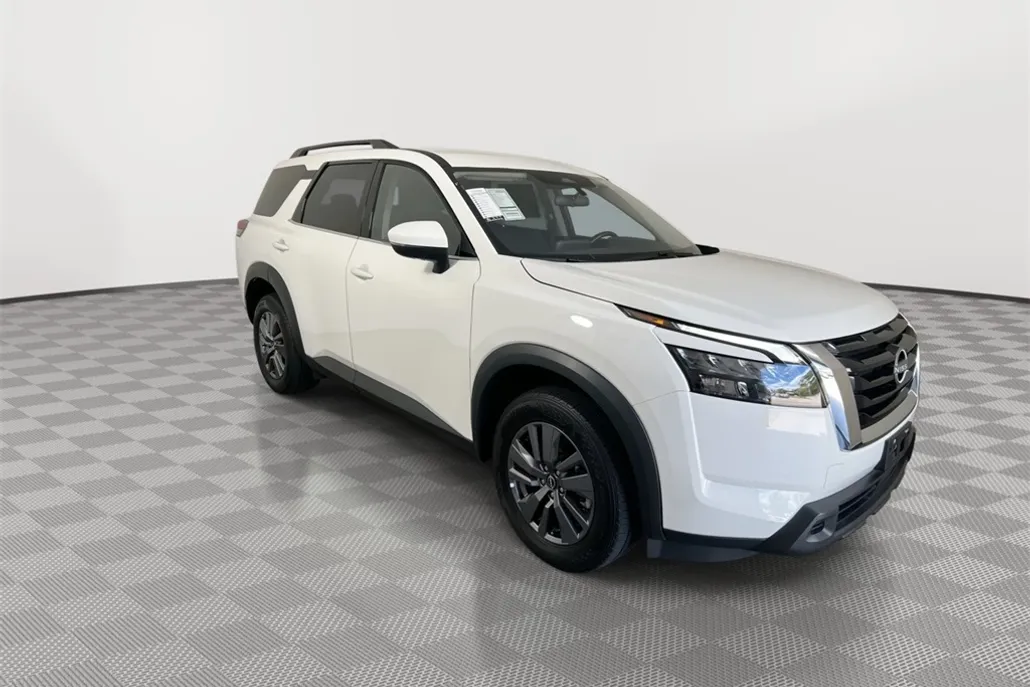 2024 Nissan Pathfinder SV photo 1