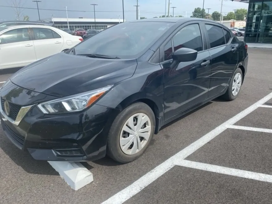 2020 Nissan Versa 1.6 S photo 1