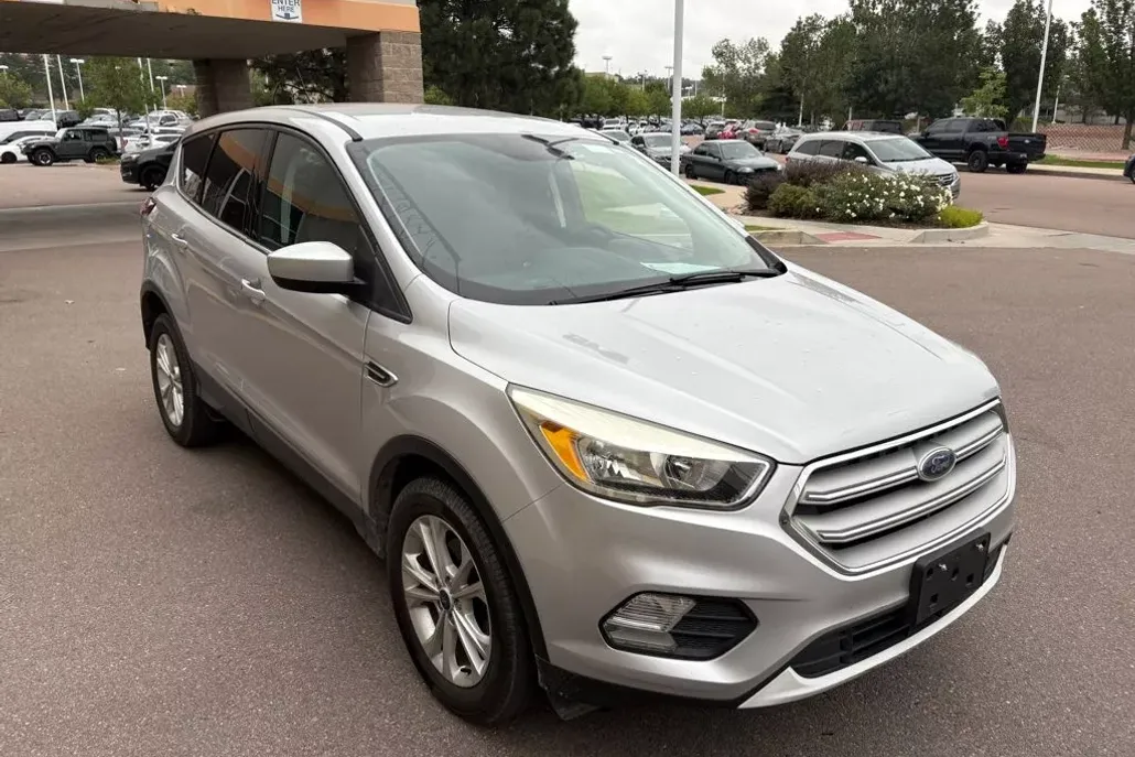 2019 Ford Escape SE photo 1