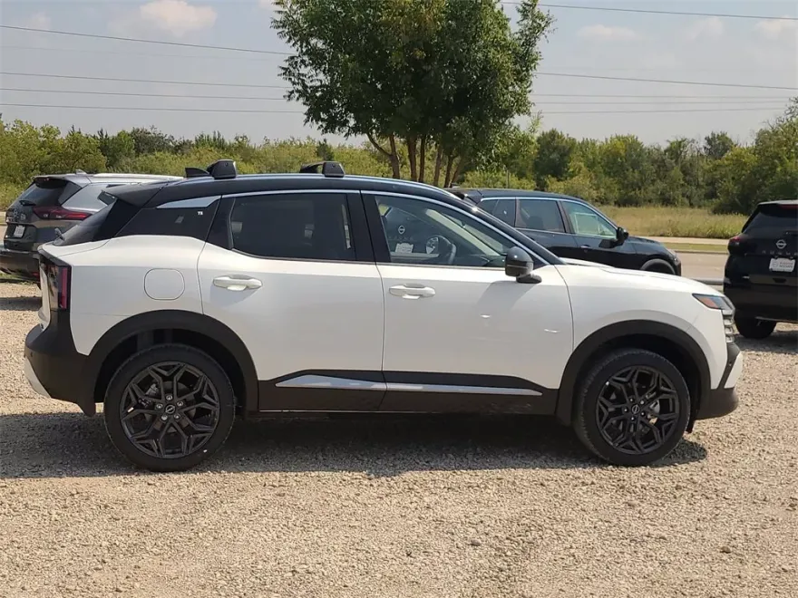 2026 Nissan Kicks SR photo 1