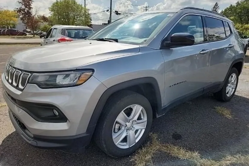 2022 Jeep Compass Latitude photo 1