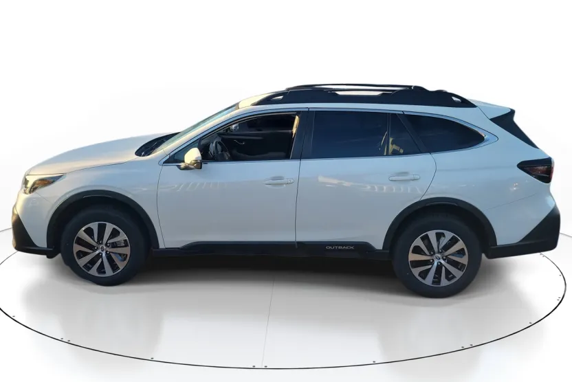 2020 Subaru Outback Premium photo 1