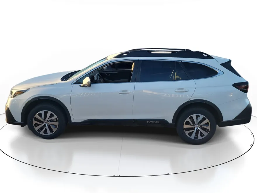 2020 Subaru Outback Premium photo 1
