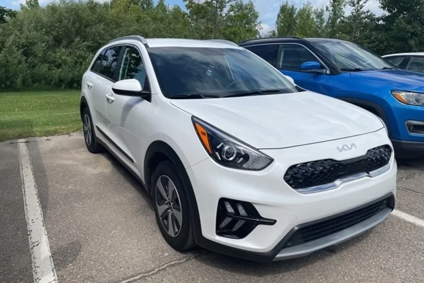 2022 Kia Niro LX photo 1