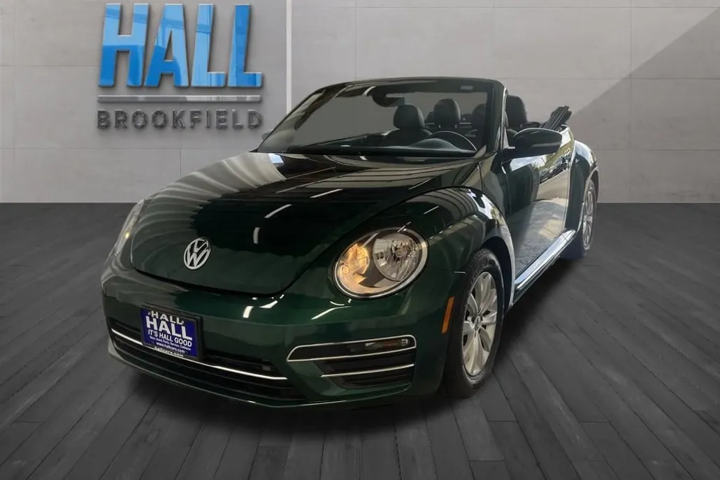 2017 Volkswagen Beetle 1.8T Classic photo 1