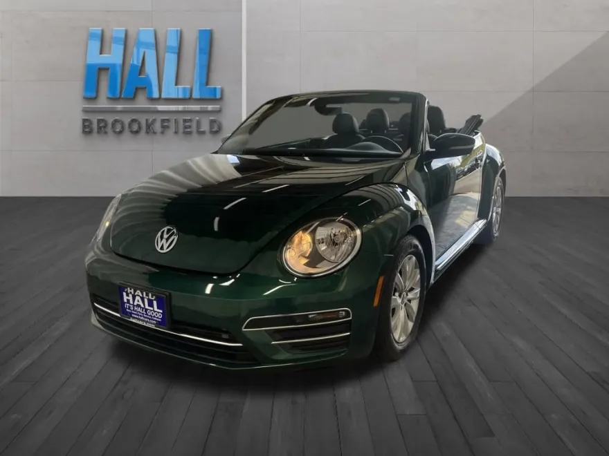 2017 Volkswagen Beetle 1.8T Classic photo 1