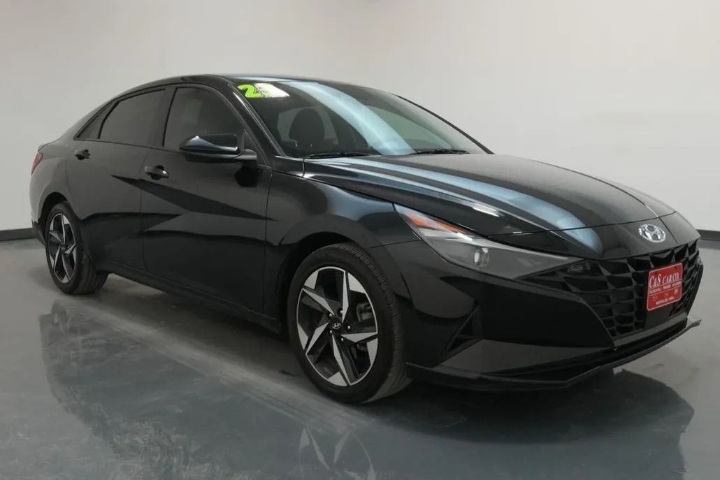 2023 Hyundai Elantra SEL Convenience photo 1