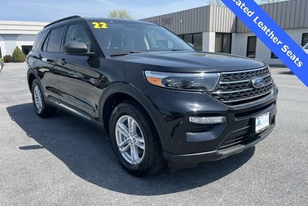 2022 Ford Explorer XLT photo 1