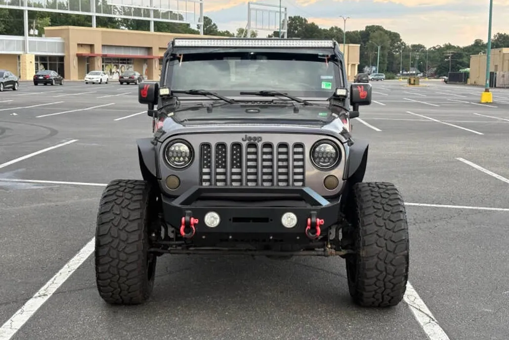 2016 Jeep Wrangler Unlimited Sahara photo 1