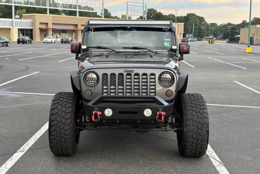 2016 Jeep Wrangler Unlimited Sahara photo 1