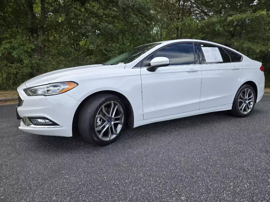2017 Ford Fusion SE photo 1