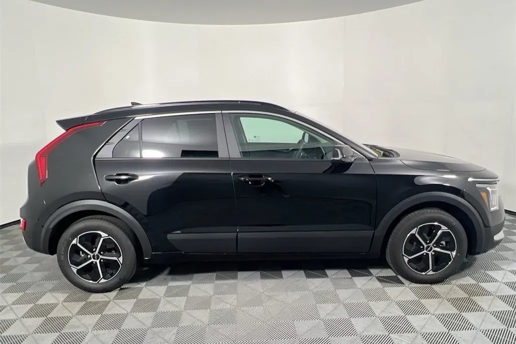 2025 Kia Niro EX photo 1