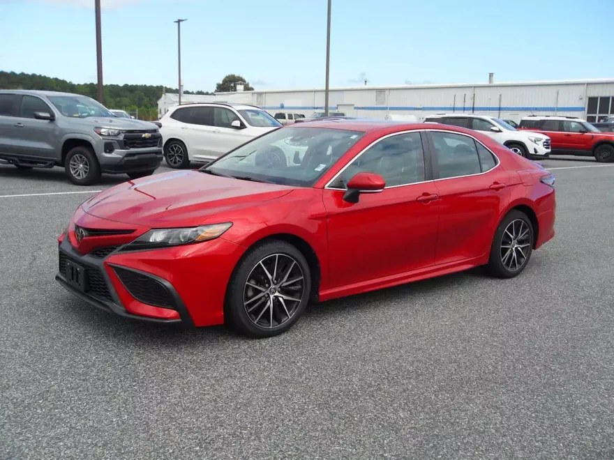 2022 Toyota Camry SE photo 1