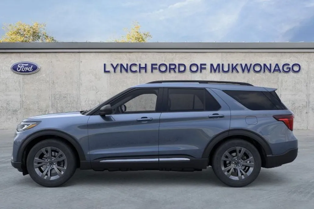2025 Ford Explorer photo 1