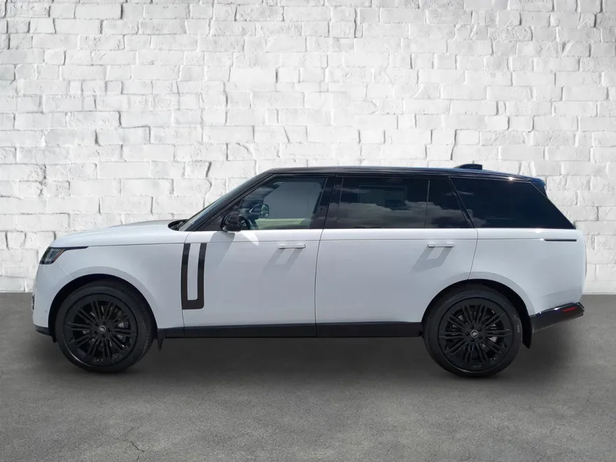 2025 Land Rover Range Rover SE photo 1