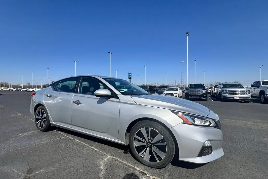 2022 Nissan Altima 2.5 SV photo 1