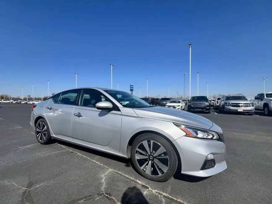 2022 Nissan Altima 2.5 SV photo 1