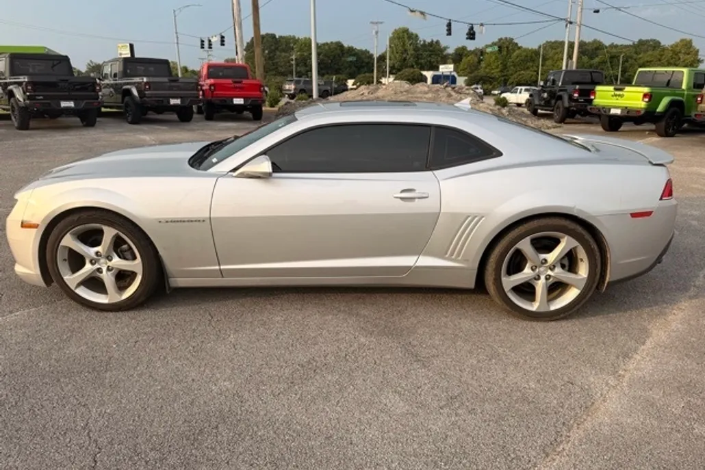2015 Chevrolet Camaro 1LT photo 1