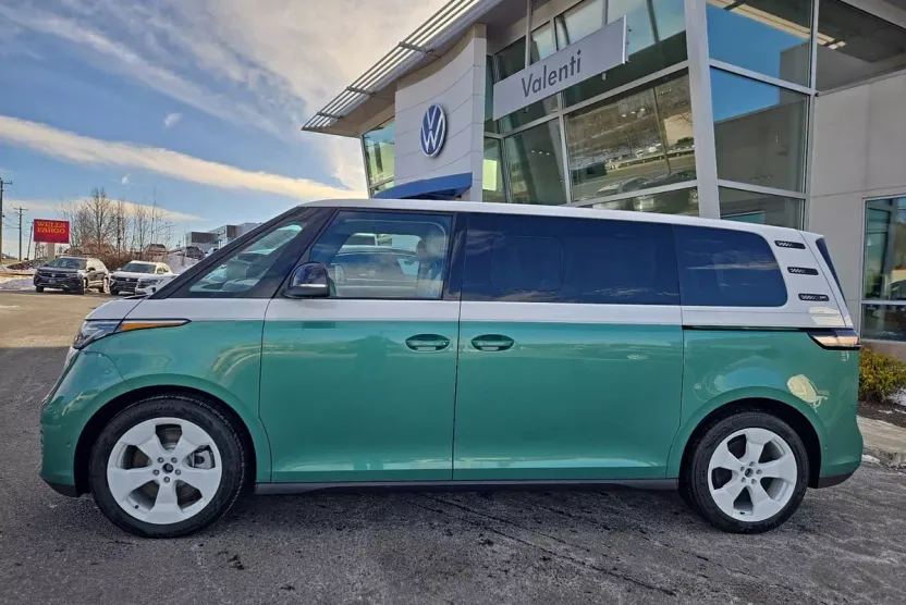 2025 Volkswagen ID. Buzz photo 1