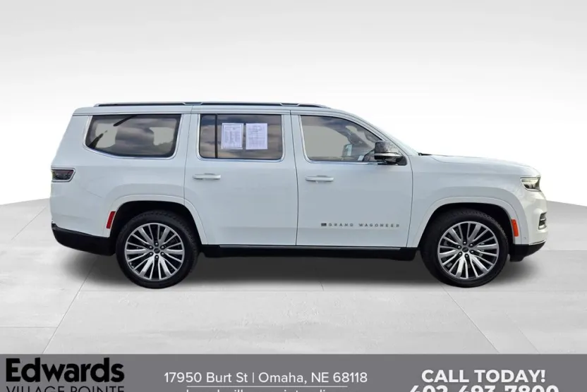 2023 Jeep Grand Wagoneer III photo 1