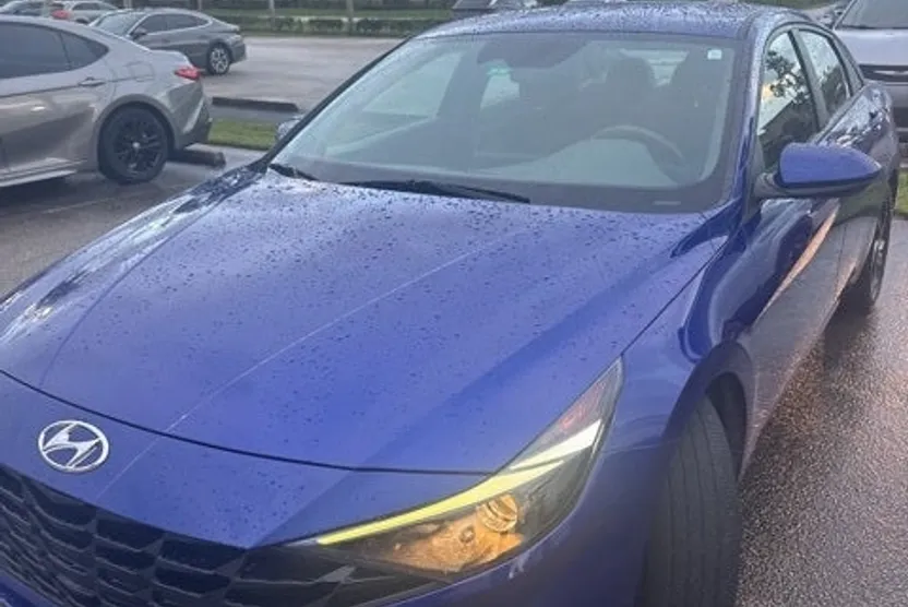 2023 Hyundai Elantra SEL photo 1