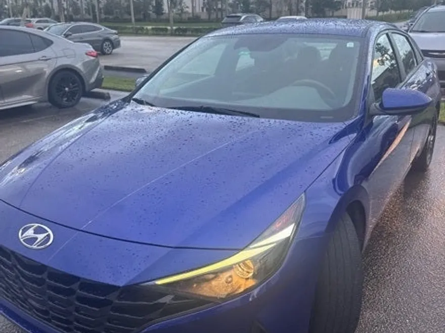 2023 Hyundai Elantra SEL photo 1