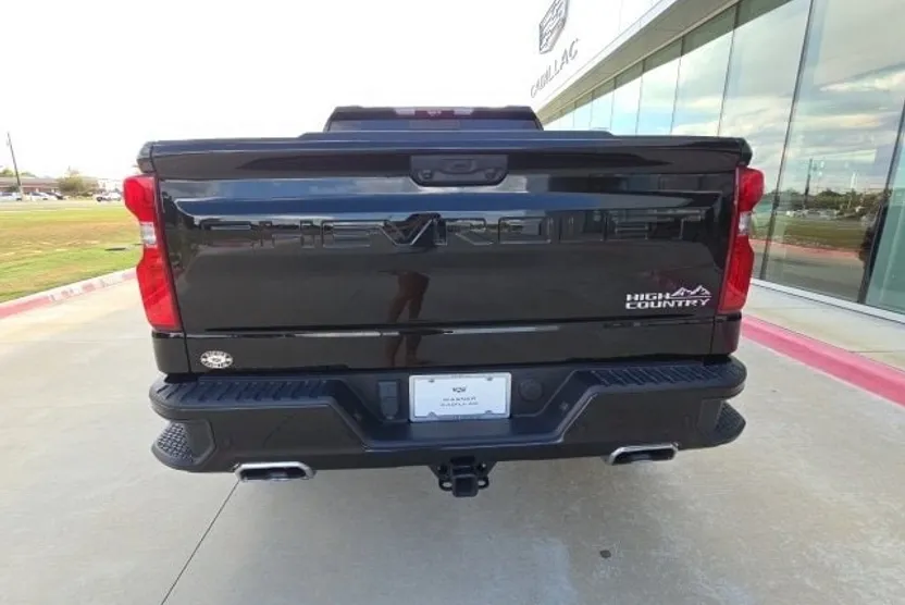 2024 Chevrolet Silverado 1500 High Country photo 1