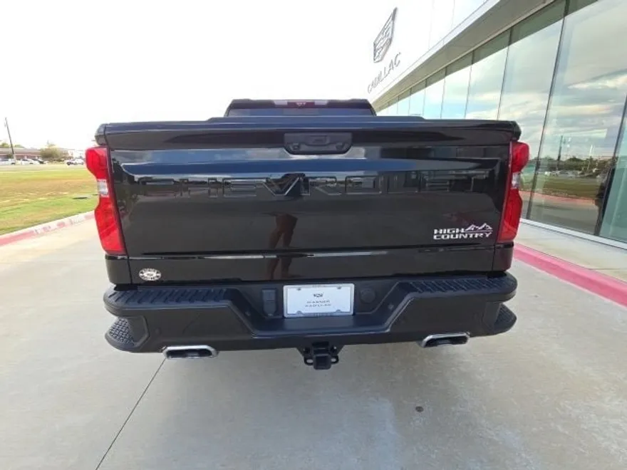 2024 Chevrolet Silverado 1500 High Country photo 1