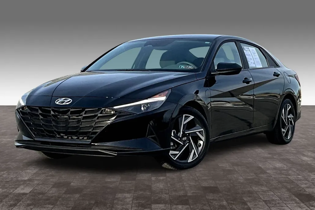 2023 Hyundai Elantra SEL photo 1