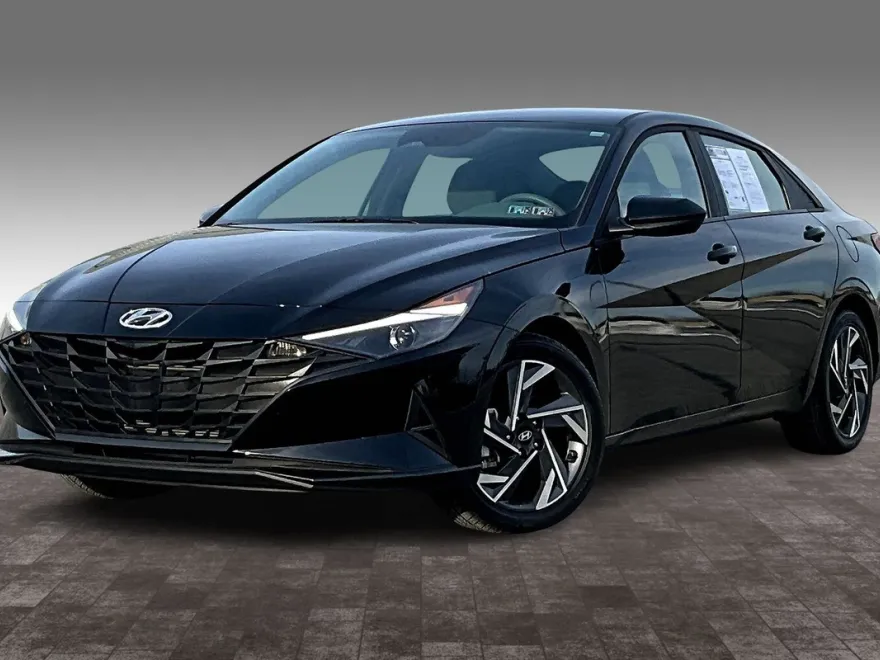 2023 Hyundai Elantra SEL photo 1