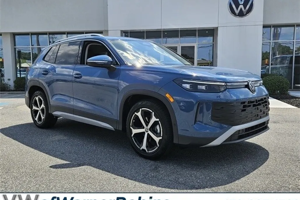 2025 Volkswagen Tiguan SE photo 1