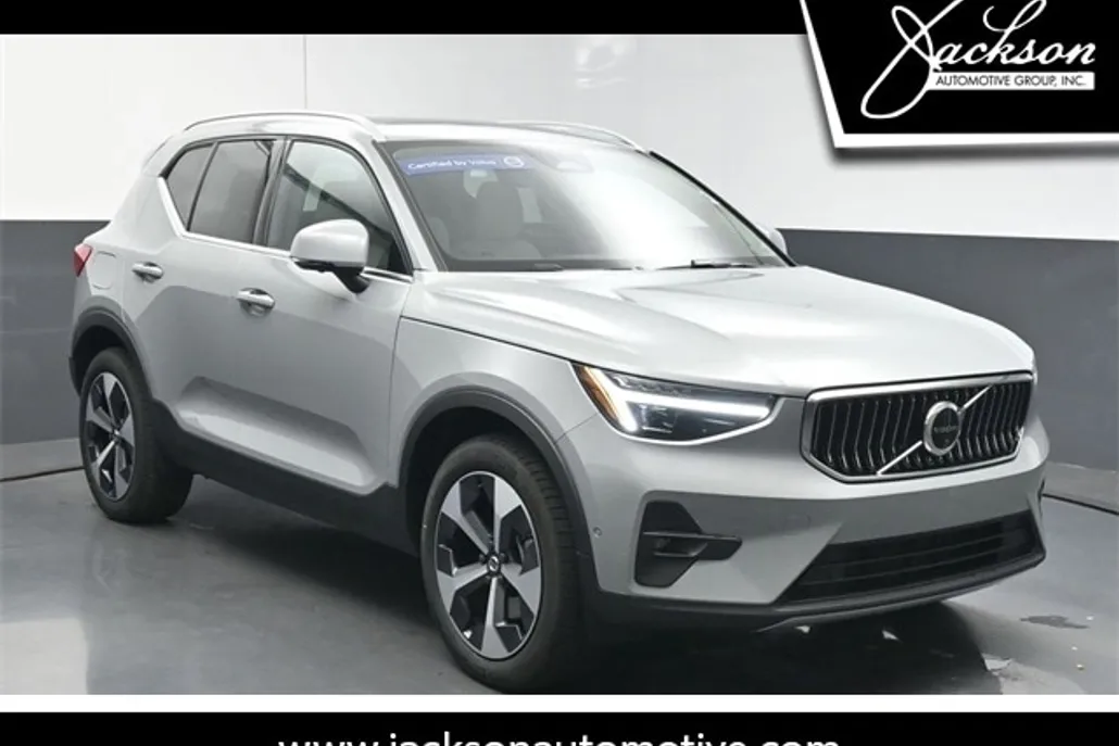 2025 Volvo XC40 Plus photo 1