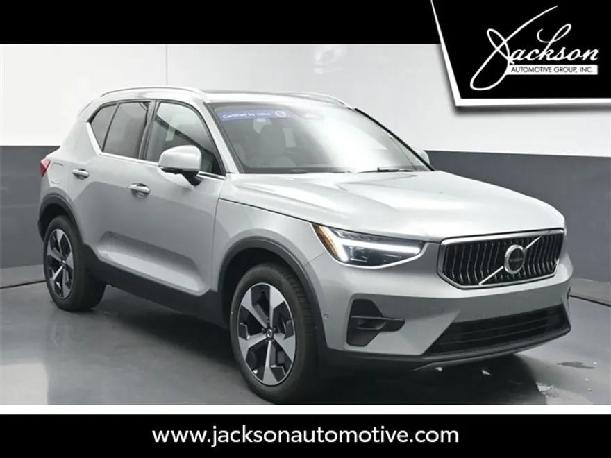 2025 Volvo XC40 Plus photo 1