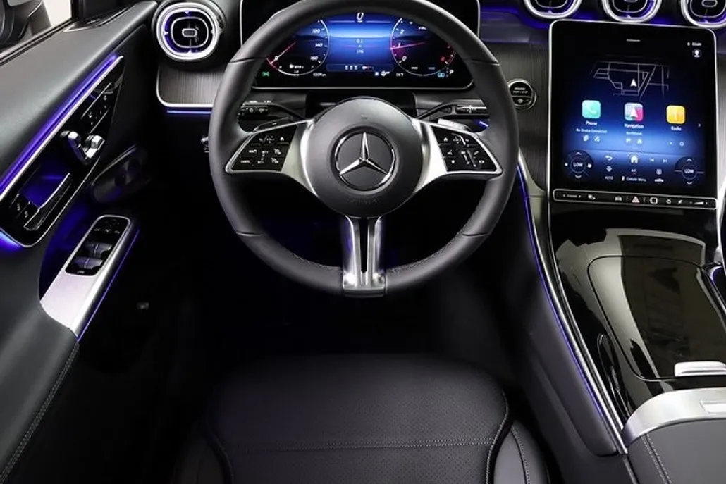 2025 Mercedes Benz GLC 300 4MATIC photo 1