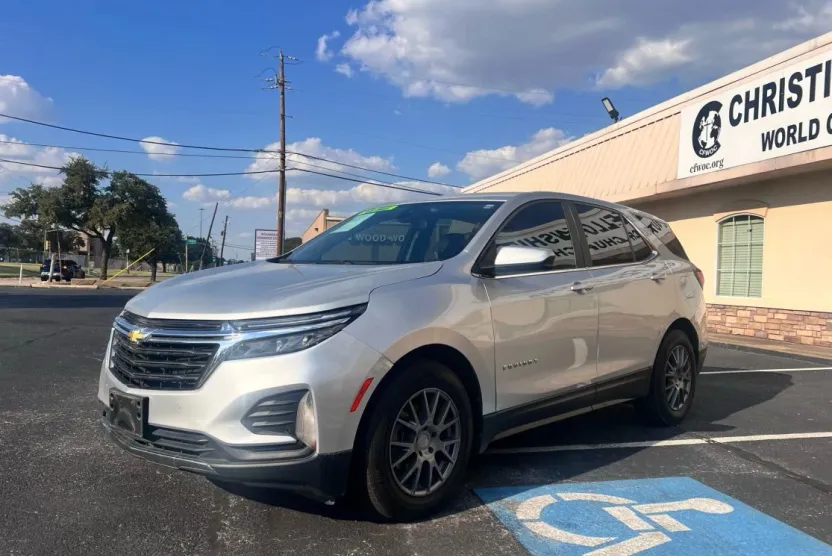 2022 Chevrolet Equinox LT photo 1