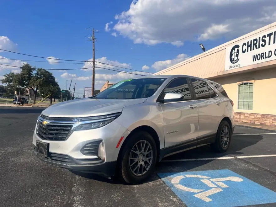 2022 Chevrolet Equinox LT photo 1