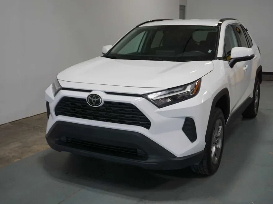 2024 Toyota RAV4 XLE photo 1