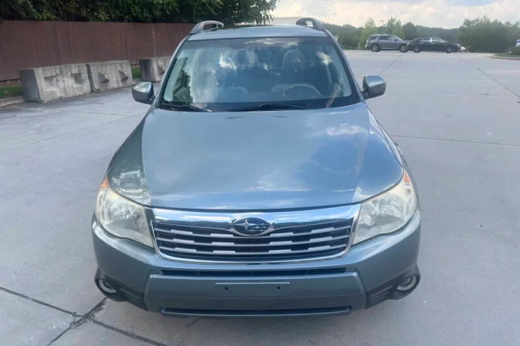 2010 Subaru Forester 2.5X Premium photo 1