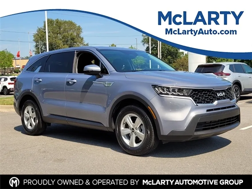 2023 Kia Sorento LX photo 1