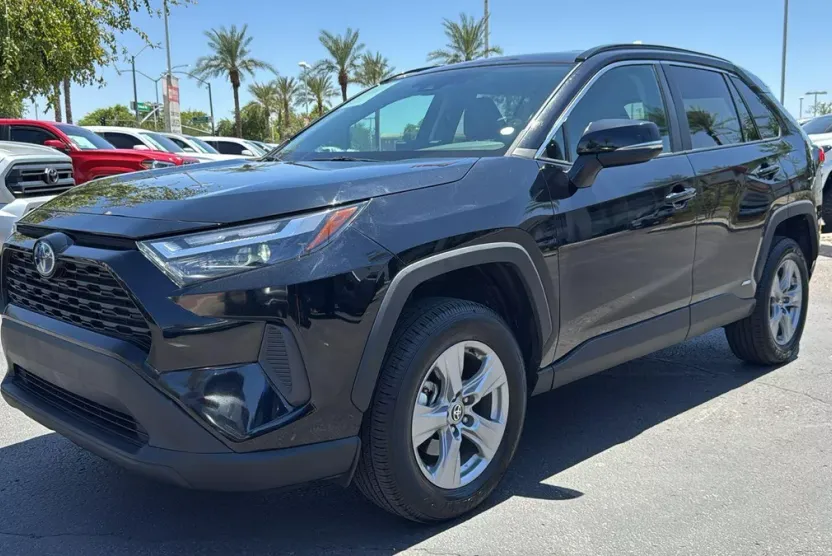 2022 Toyota RAV4 Hybrid XLE photo 1