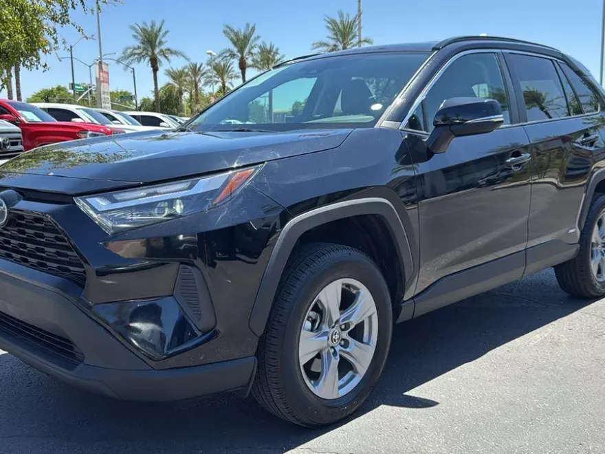 2022 Toyota RAV4 Hybrid XLE photo 1
