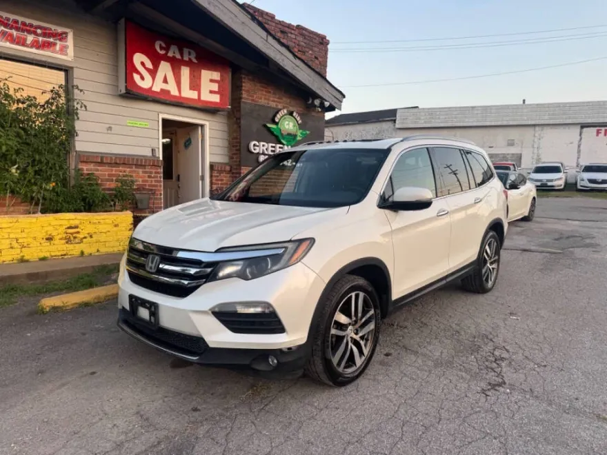 2018 Honda Pilot Touring photo 1