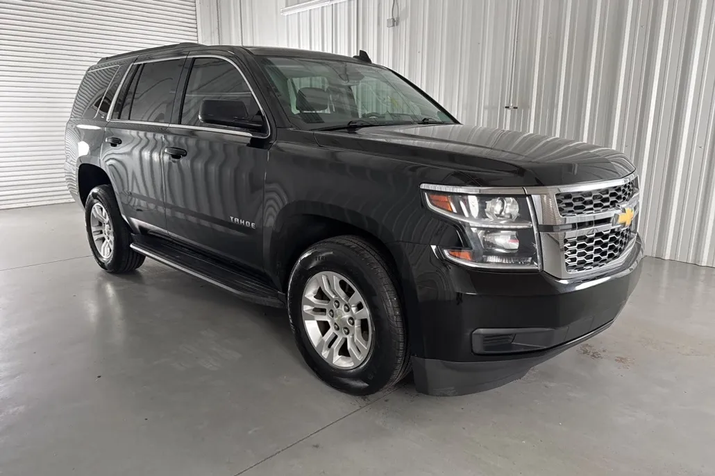 2016 Chevrolet Tahoe LT photo 1