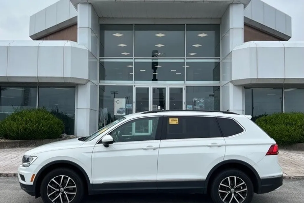 2021 Volkswagen Tiguan SE photo 1