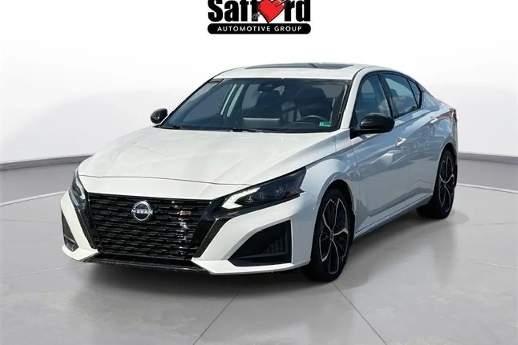 2023 Nissan Altima 2.5 SR photo 1