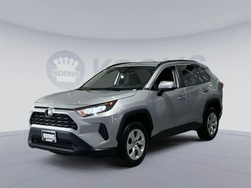 2021 Toyota RAV4 LE photo 1